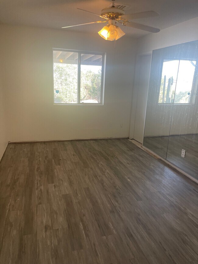Building Photo - 1392 W Orchid Plz
