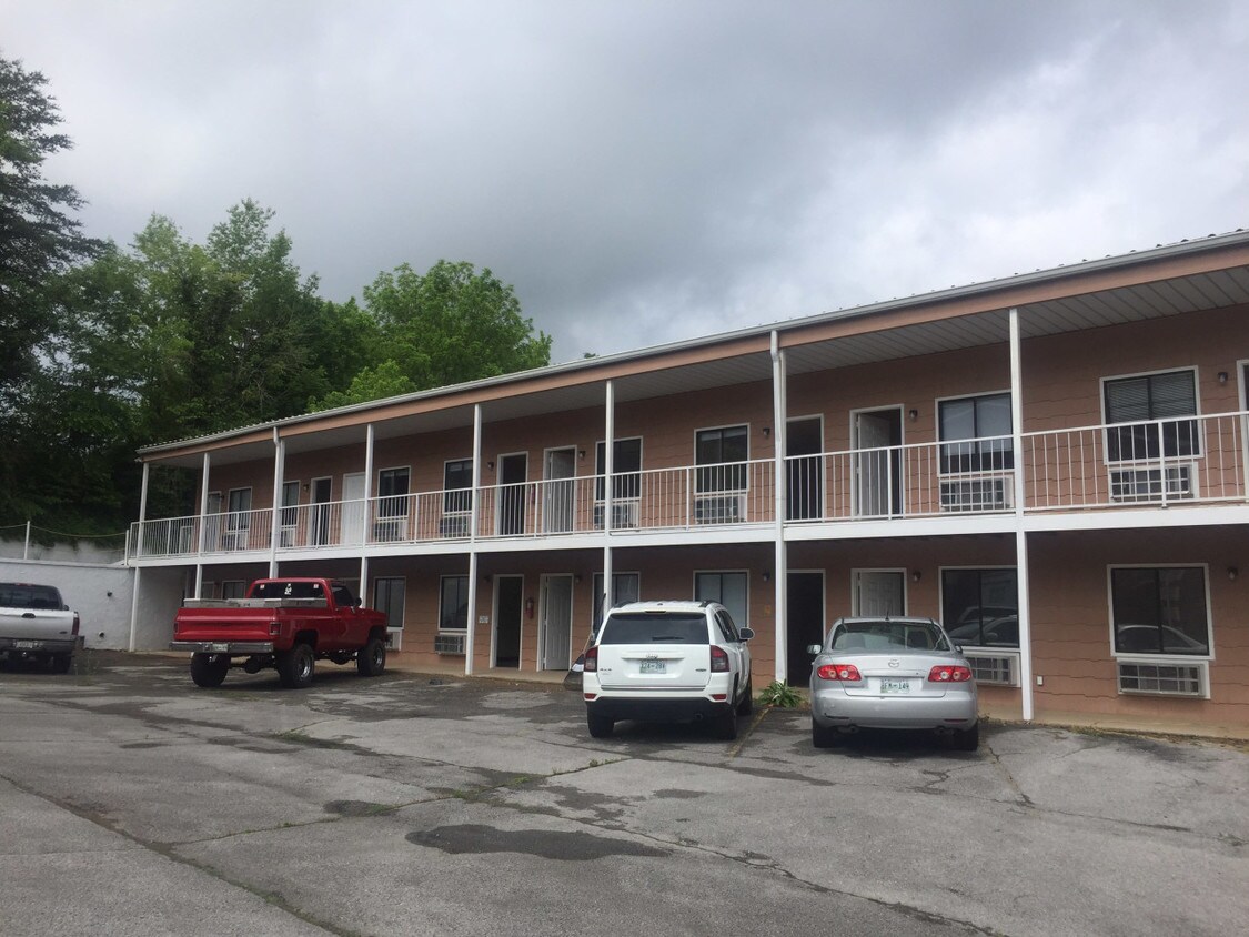 Primary Photo - 215 Race St (16 Unit)