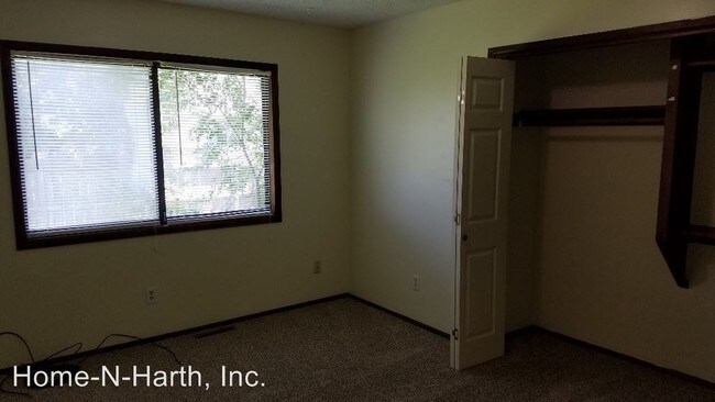 Building Photo - 3130 S Pinecrest St