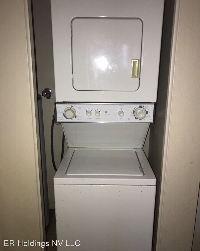 Foto del edificio - 2 br, 1 bath House - 5801 Smoke Ranch Road...
