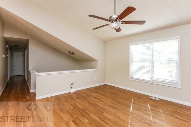 Foto del edificio - REDUCED! - Now offering $1125 off first fu...