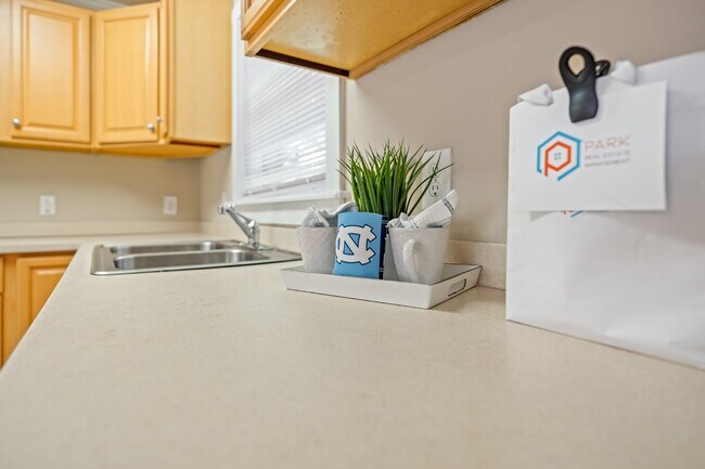 Foto del edificio - 4 Bedroom 3 Bath Unit Close to Campus! Now...