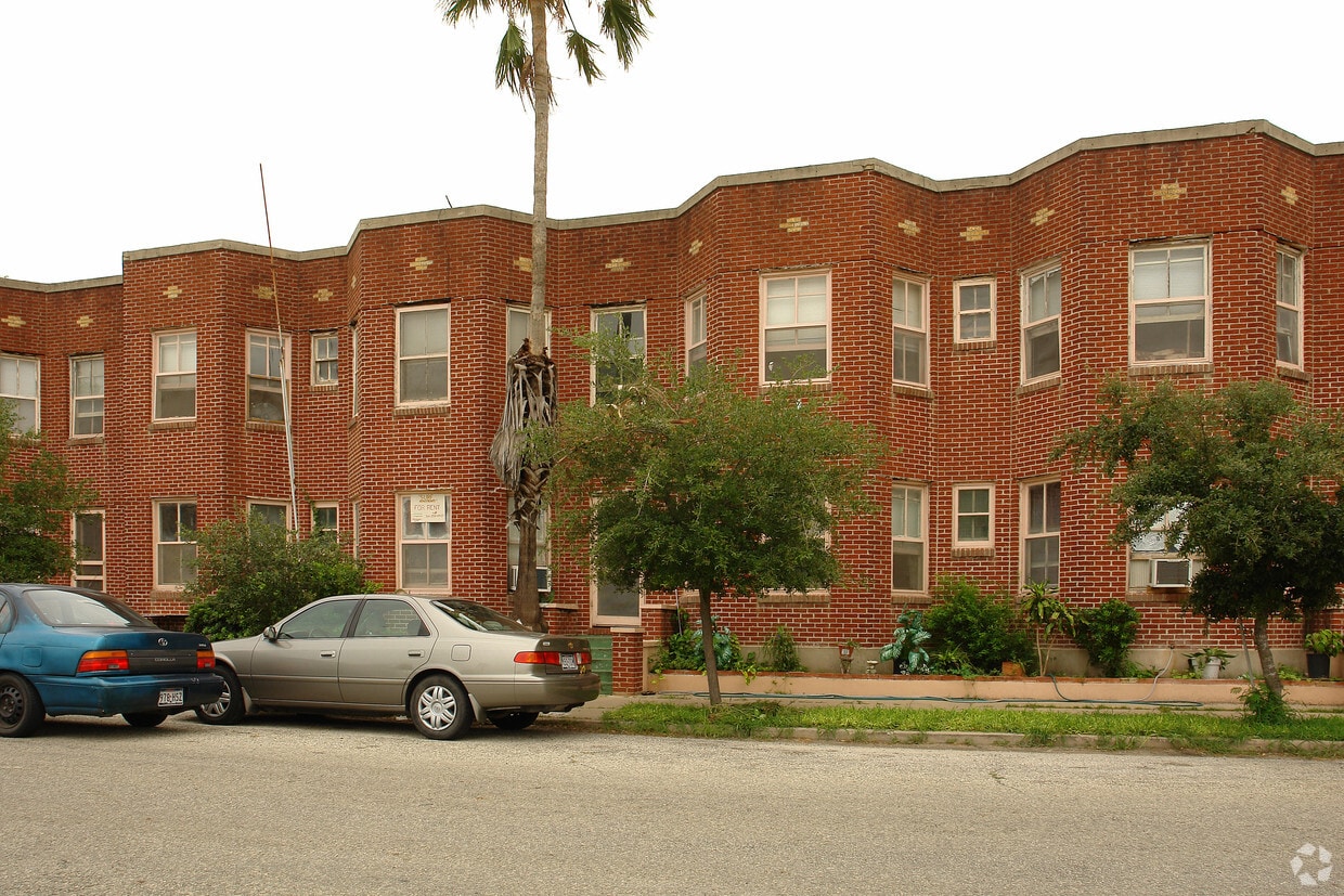 Building Photo - 1301 N Water St