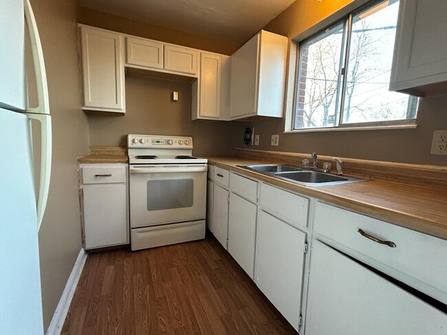 Building Photo - 1549 Meredith Dr