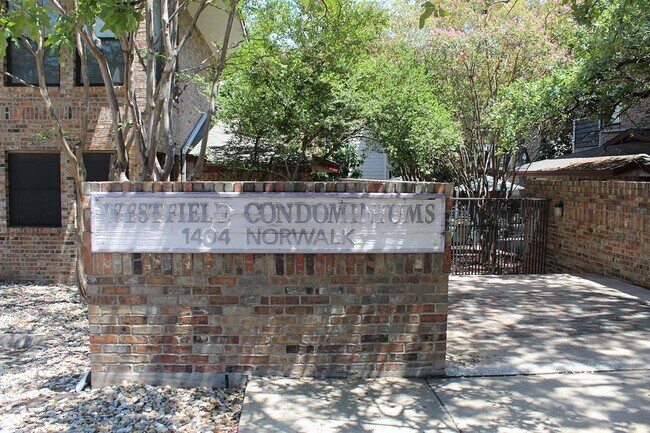 Foto del edificio - 1404 Norwalk Ln