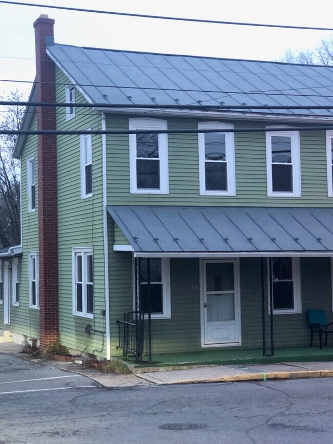 Building Photo - 600 N Main St