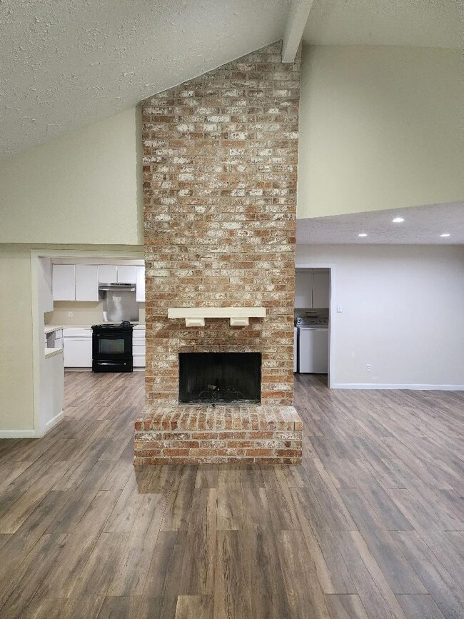 Building Photo - 711 Leicester Ln