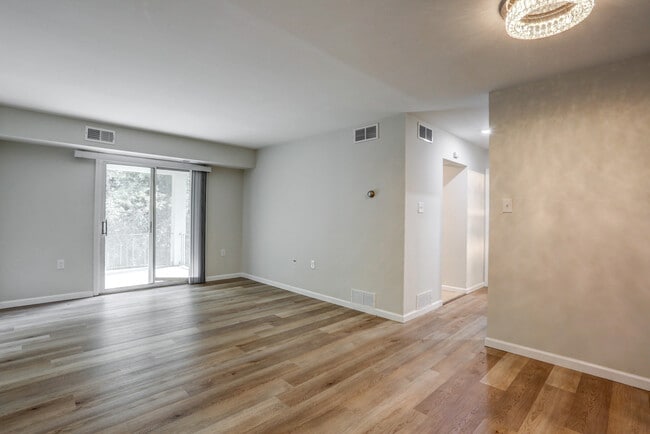 Building Photo - 953 Avila Rd