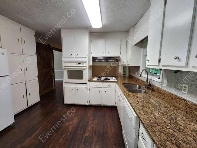 Foto del edificio - 663 Embry Ln NE
