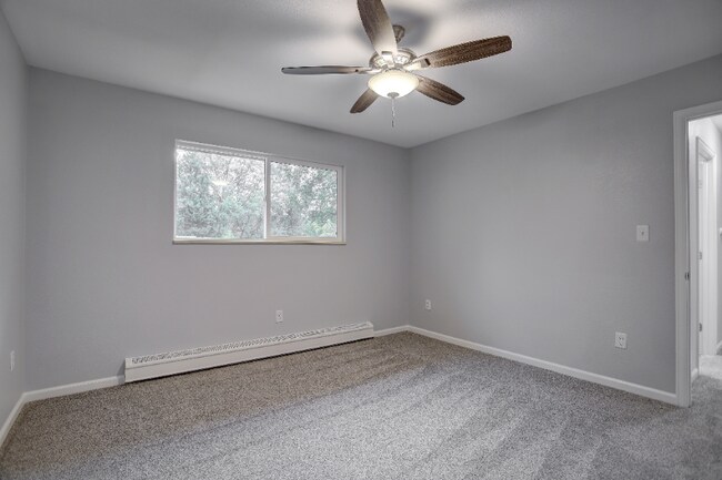 Foto del edificio - 2718 Parklake Dr