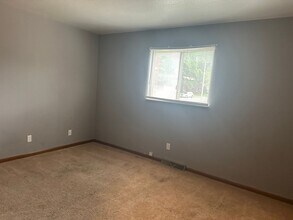 Building Photo - 2110 Lexington Dr