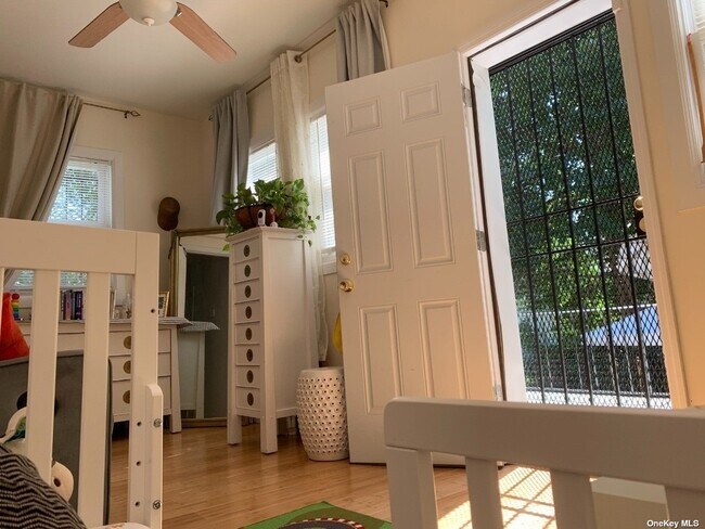 Foto del edificio - 852 E 223rd St