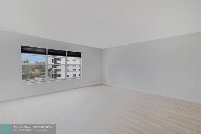 Foto del edificio - 1881 Middle River Dr