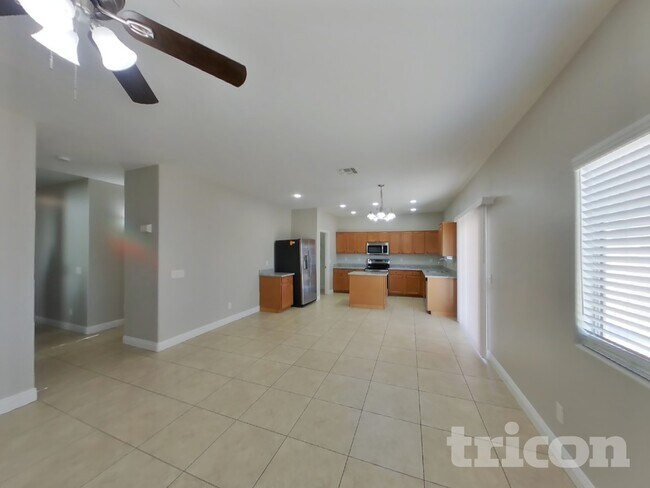 Foto del edificio - 2405 N 92nd Ln