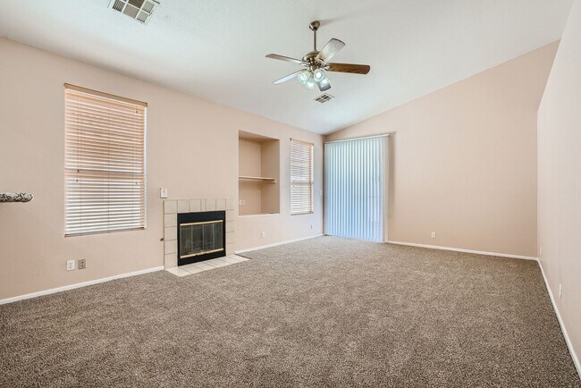 Building Photo - Updated 1 Story, 3 Bedroom Home in Northwe...