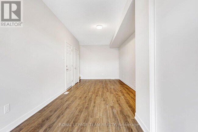 Photo du bâtiment - 1004 Elixir Pl