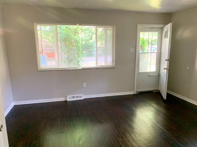 Foto del edificio - 4637 Crestview Ave