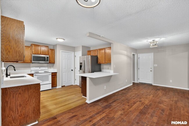 Foto del edificio - 9915 Lottie Ln