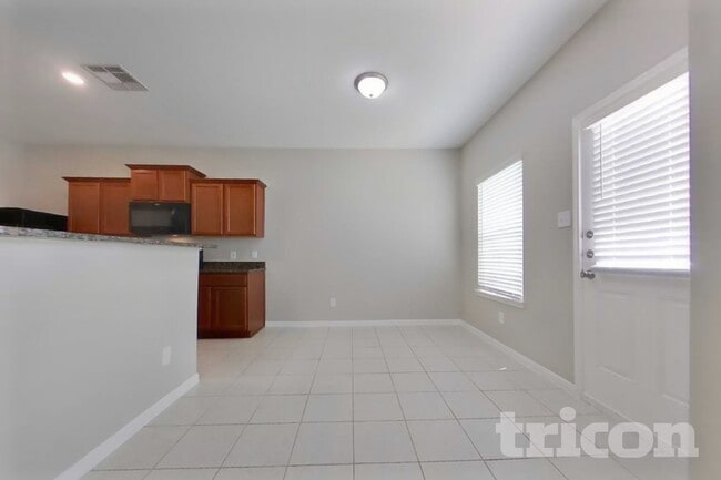 Building Photo - 640 Totem Trail Dr