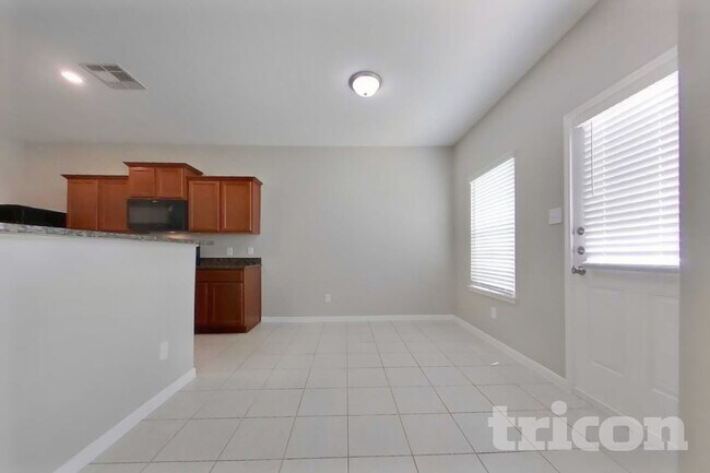 Foto del edificio - 640 Totem Trail Dr