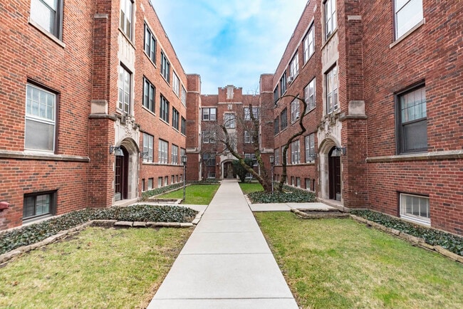 Building Photo - 739 Hinman Ave