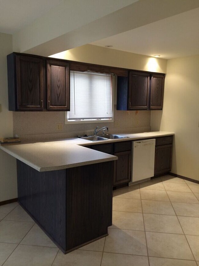 Foto del edificio - 2828 E Eastwood St