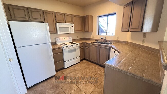 Building Photo - 2 Bedroom- 2 Bathroom Downstairs