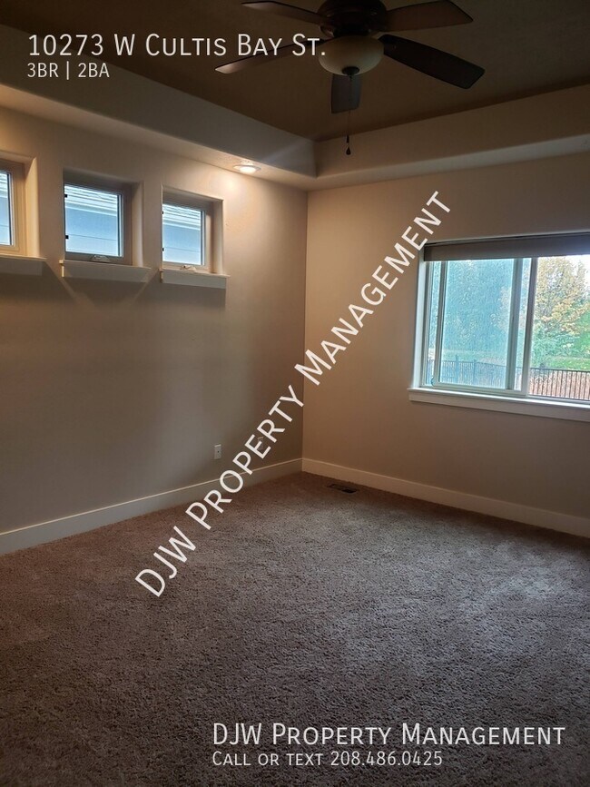 Foto del edificio - Water Front Home with Custom Cabinets!