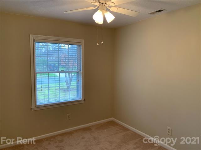 Building Photo - 225 Deer Creek Dr