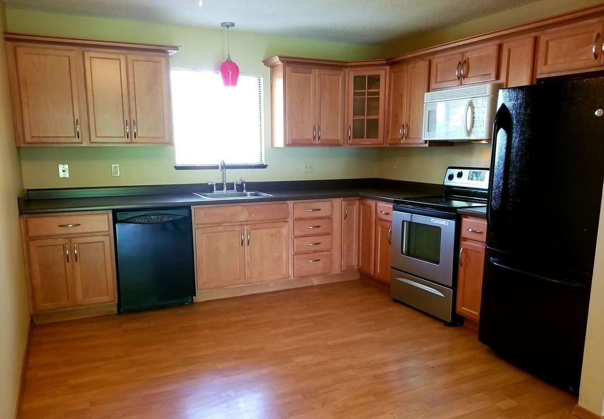 Primary Photo - 2700 SE 138th Ave