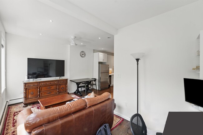 Foto del edificio - 242 6th St