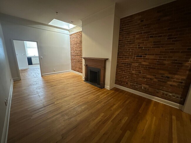 Foto del edificio - 587 Cherry St