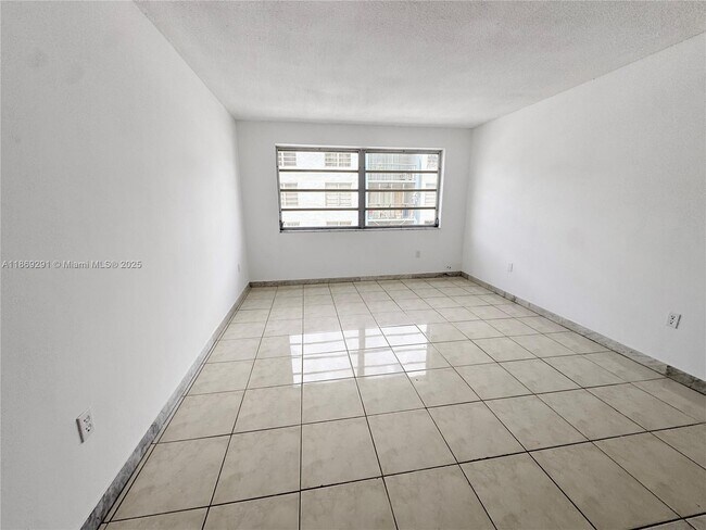 Foto del edificio - 1225 NE 124th St
