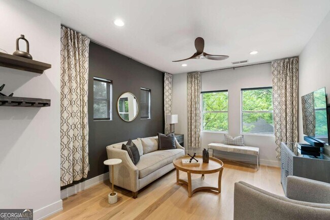Foto del edificio - 619 Irwin St NE