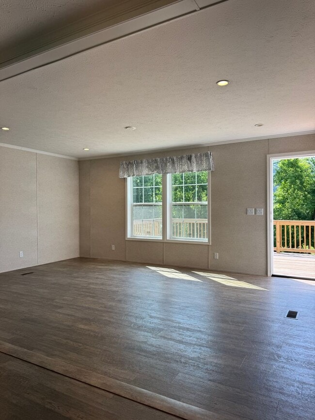 Building Photo - 465 Royal Manor Rd