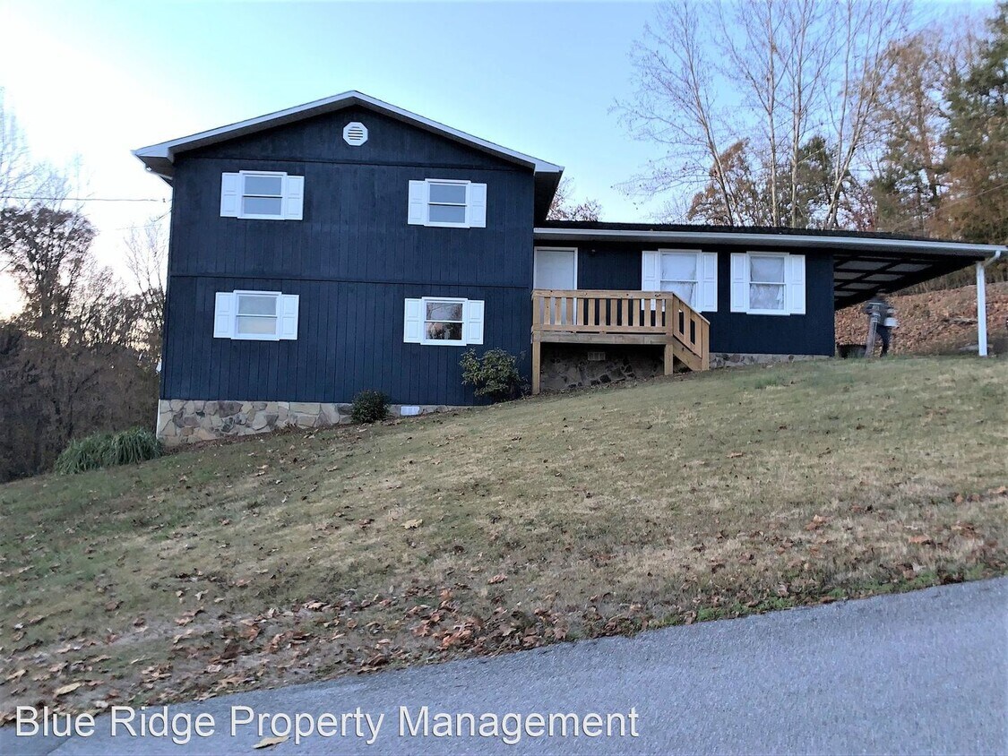 Primary Photo - 4 br, 2.5 bath House - 111 E Lane Street