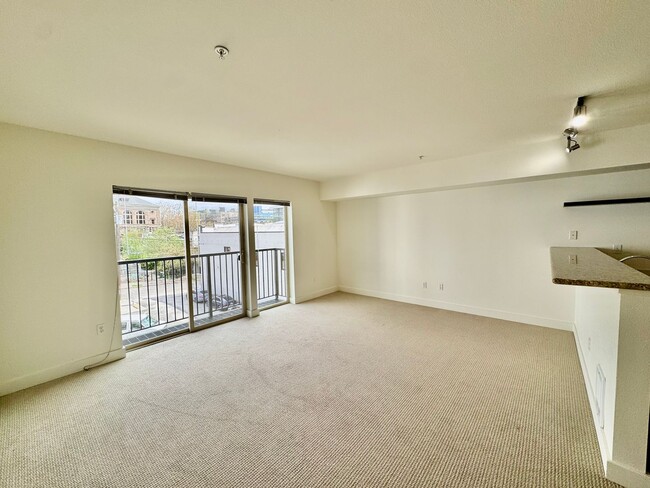 Foto del edificio - Renovated Studio in Capitol Hill with Rooftop City Views!!!!