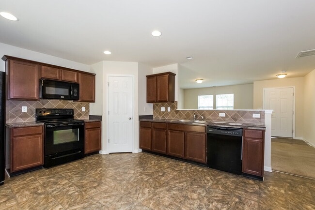 Building Photo - 5605 Twin Brook Dr