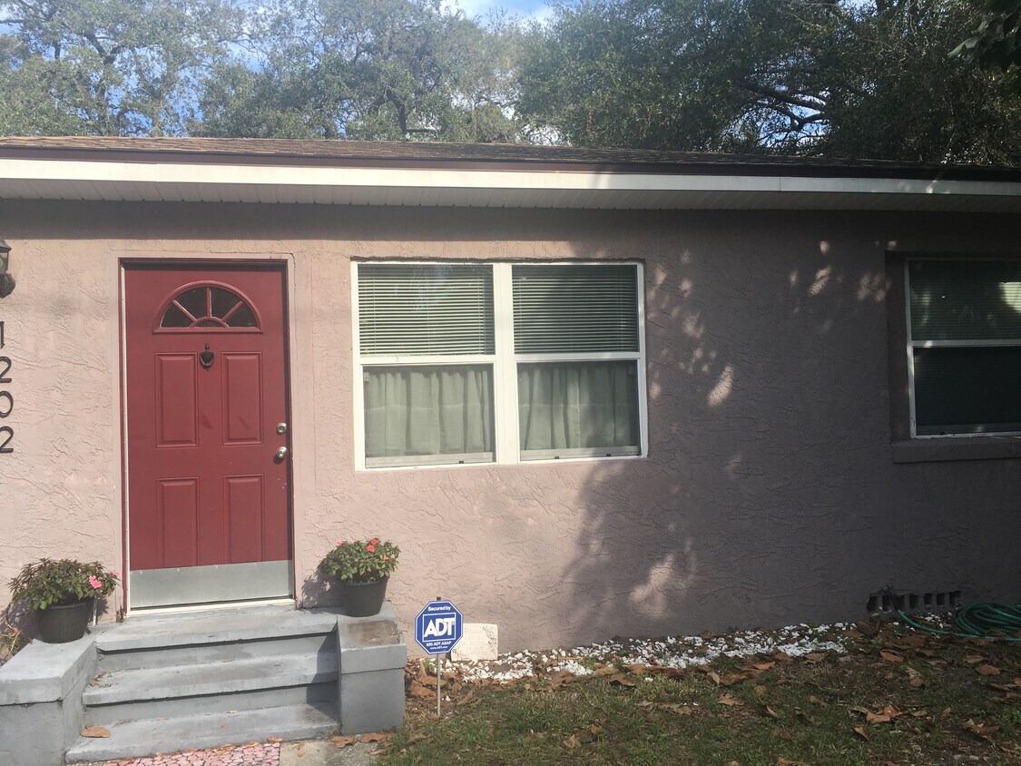 Primary Photo - 1202 E Cayuga St