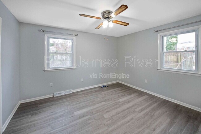 Foto del edificio - 919 Laurel Rd