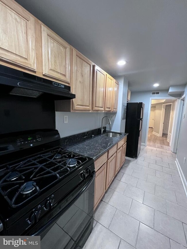 Building Photo - 529 Brinton St