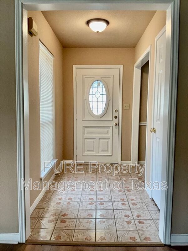 Building Photo - 506 Meadow Creek Dr