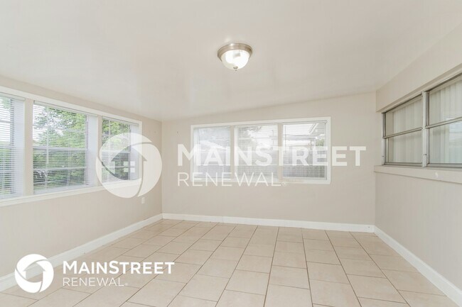 Building Photo - 2644 Sadler Ln
