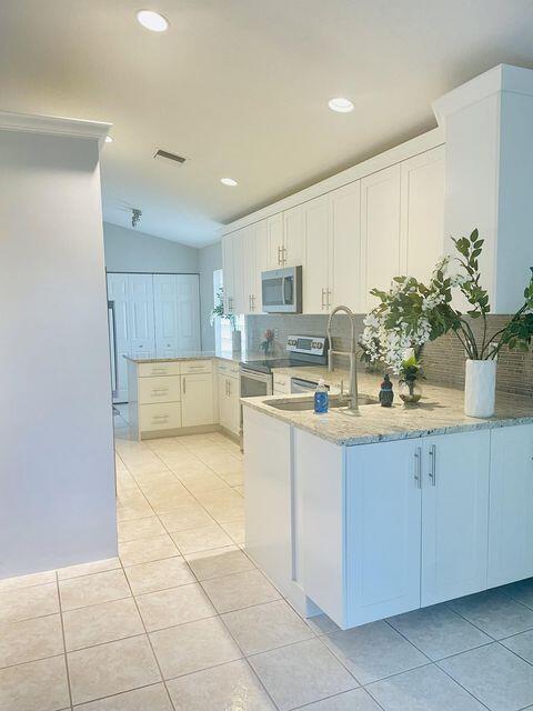 Foto del edificio - 1742 Barnstable Rd