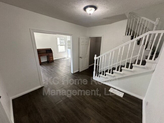 Building Photo - 2316 Spruce Ave