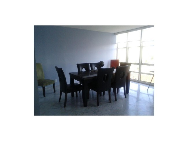 Foto del edificio - 2049 S Ocean Dr