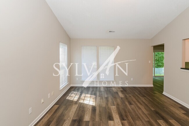Building Photo - Adorable 3BR, 2BA with garage