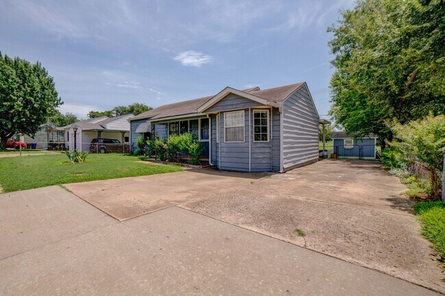 Building Photo - Beautiful 3 Bedroom Home