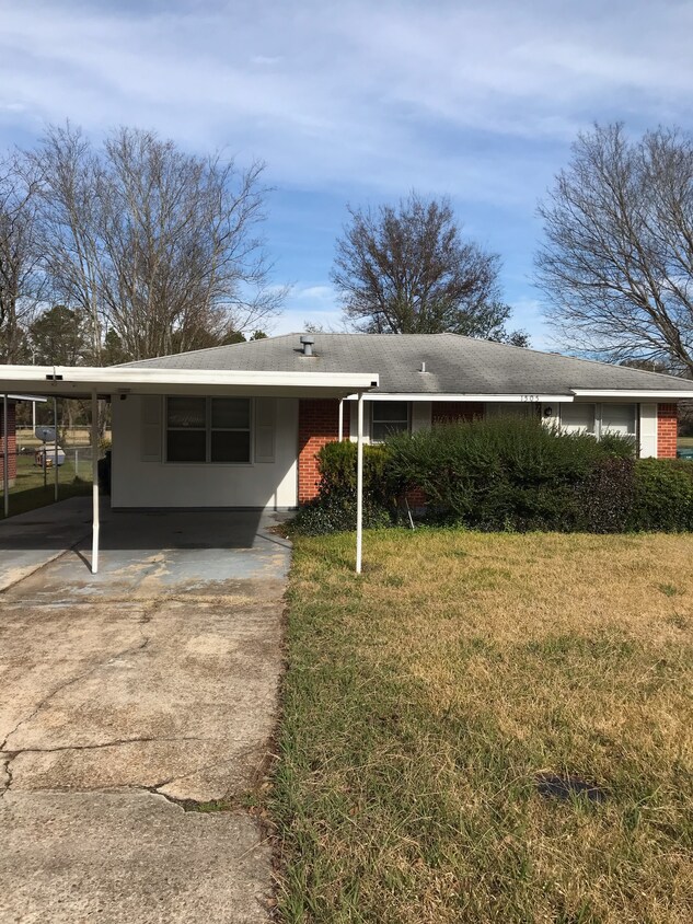 Primary Photo - 1505 Dilling St