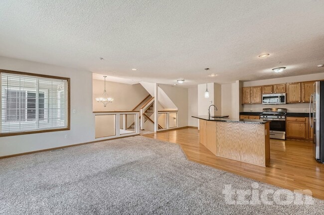 Building Photo - 7010 S Park Dr